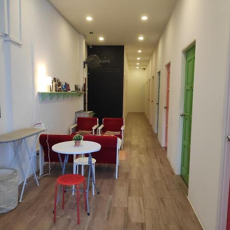 Ez Lodgings Kampong Gadong Экстерьер фото