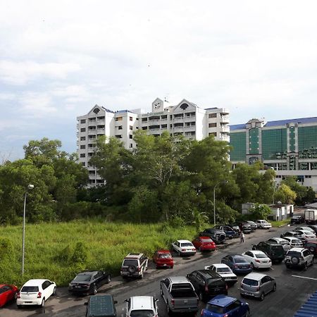 Ez Lodgings Kampong Gadong Экстерьер фото