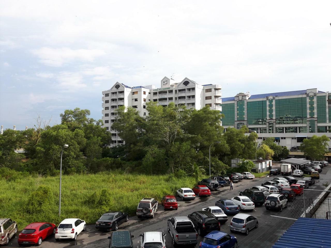 Ez Lodgings Kampong Gadong Экстерьер фото
