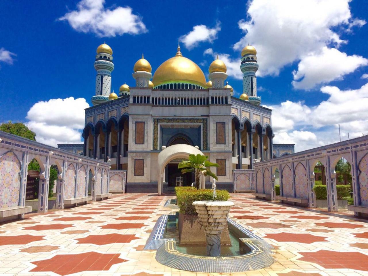 Ez Lodgings Kampong Gadong Экстерьер фото