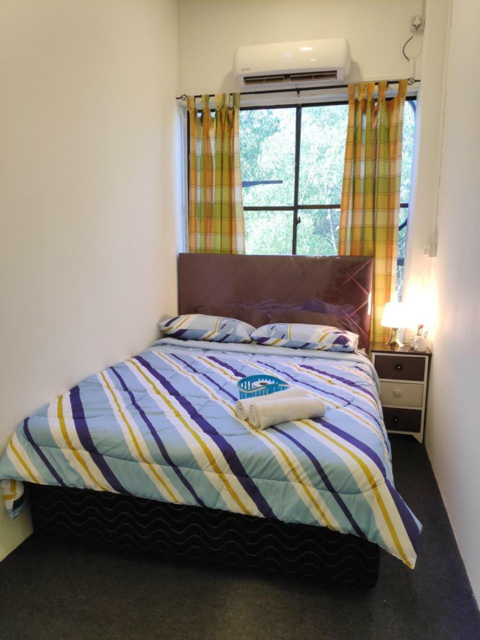 Ez Lodgings Kampong Gadong Экстерьер фото