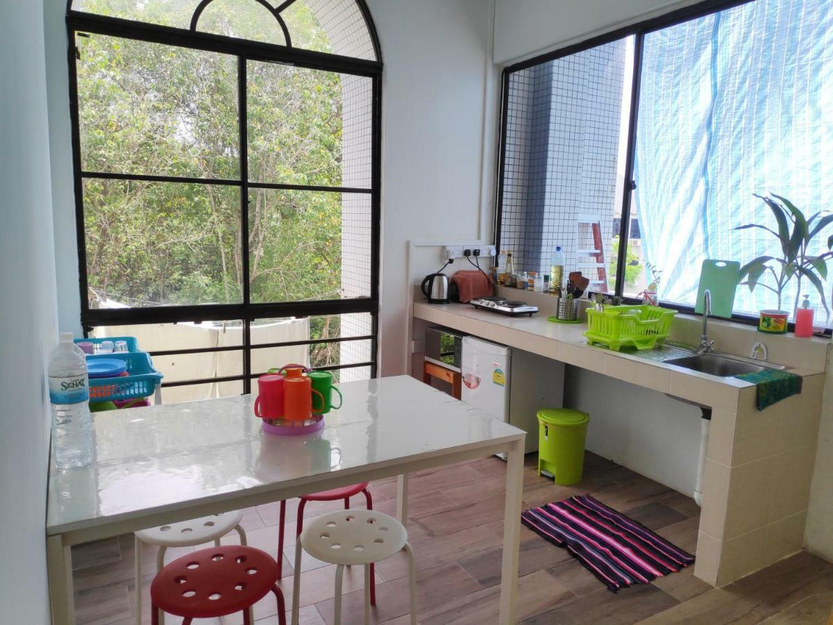 Ez Lodgings Kampong Gadong Экстерьер фото