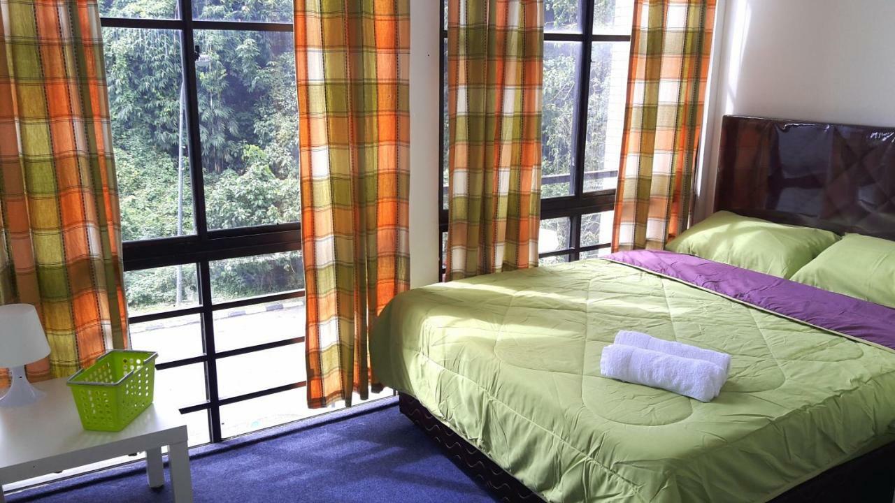 Ez Lodgings Kampong Gadong Экстерьер фото