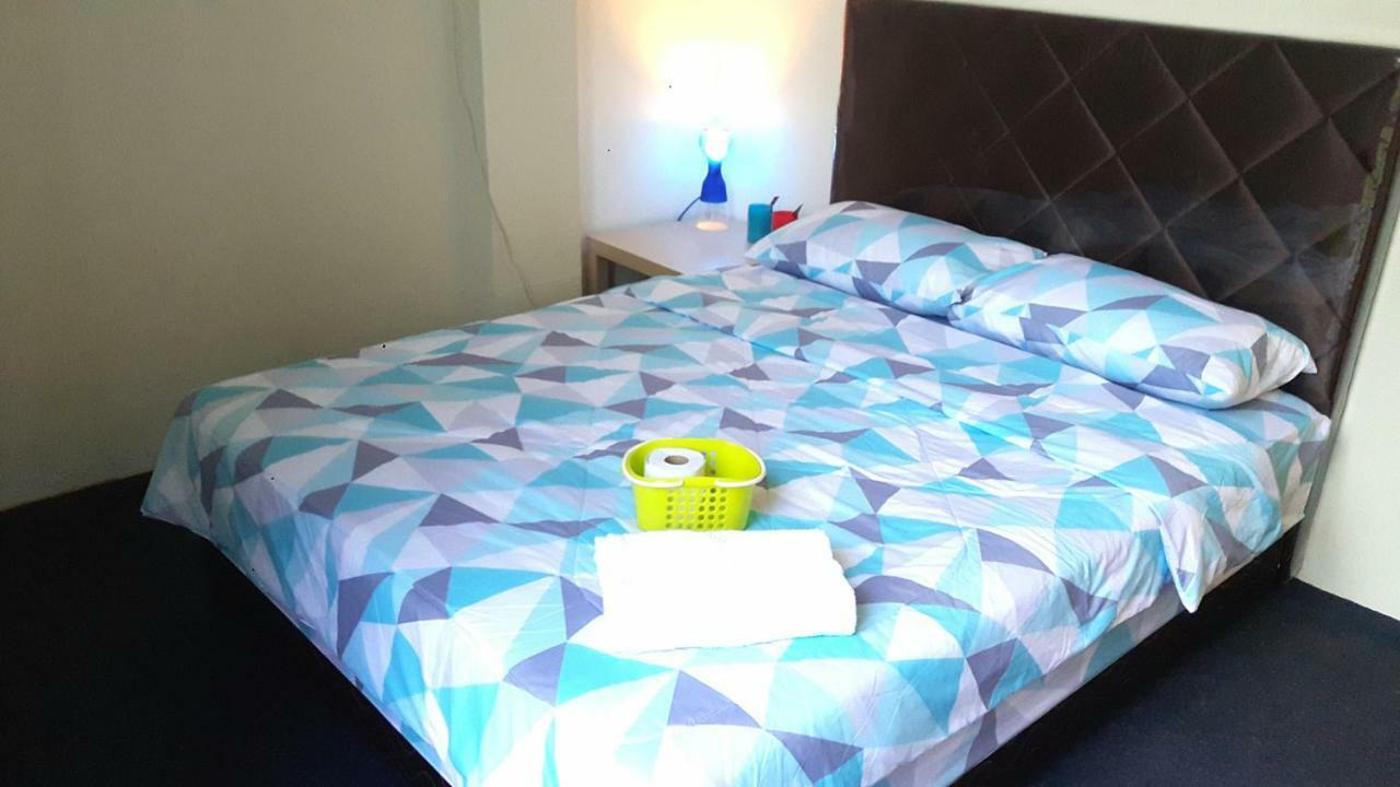 Ez Lodgings Kampong Gadong Экстерьер фото